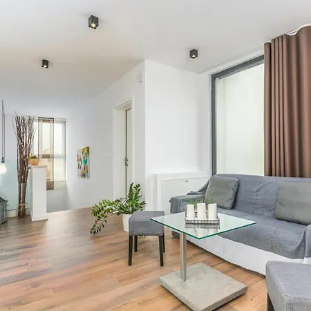 Sleeps 8 Air Con Wifi Vila *