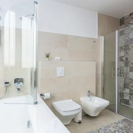Sleeps 8 Air Con Wifi Vila Filipac