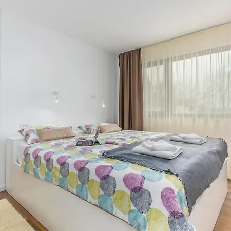 Vila Sleeps 8 Air Con Wifi Filipac