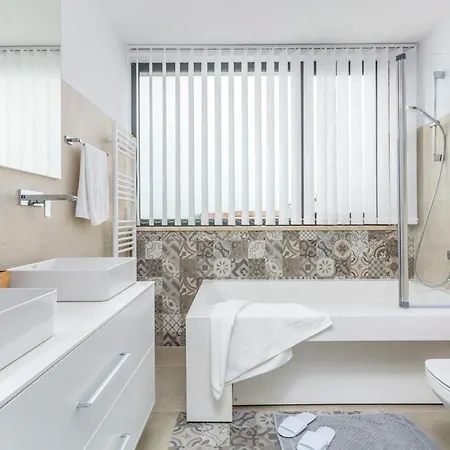 别墅 Sleeps 8 Air Con Wifi Filipac