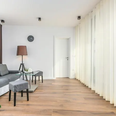 Sleeps 8 Air Con Wifi Filipac